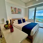 Loft Vistas Mar. Crespo Piscina y Jacuzzi